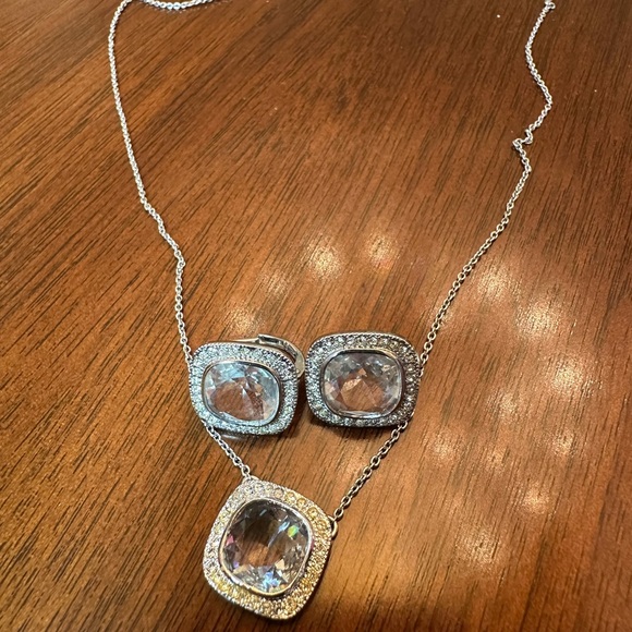 Elegant Crystal Halo Cushion-Cut Pendant Necklace & Matching Earrings - Picture 2 of 3